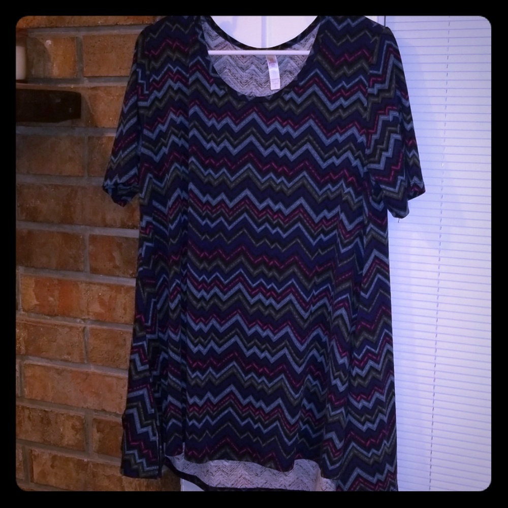 NWOT Lularoe Perfect Tee